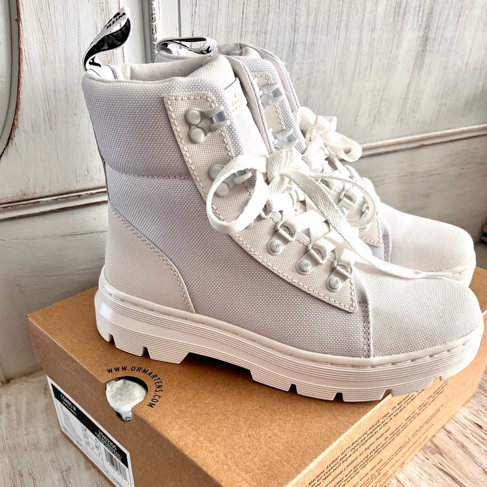 New! Women’s Dr. Martens Combs Boots